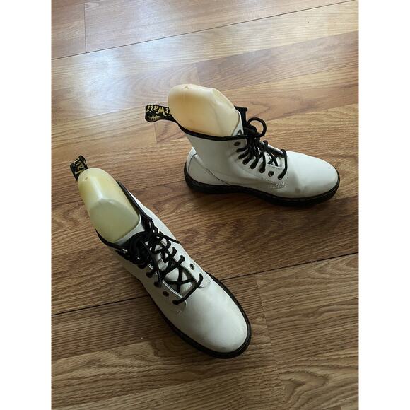 Doctor Doc Martens White Boot Size 8 USM 9 USL - Picture 3 of 11